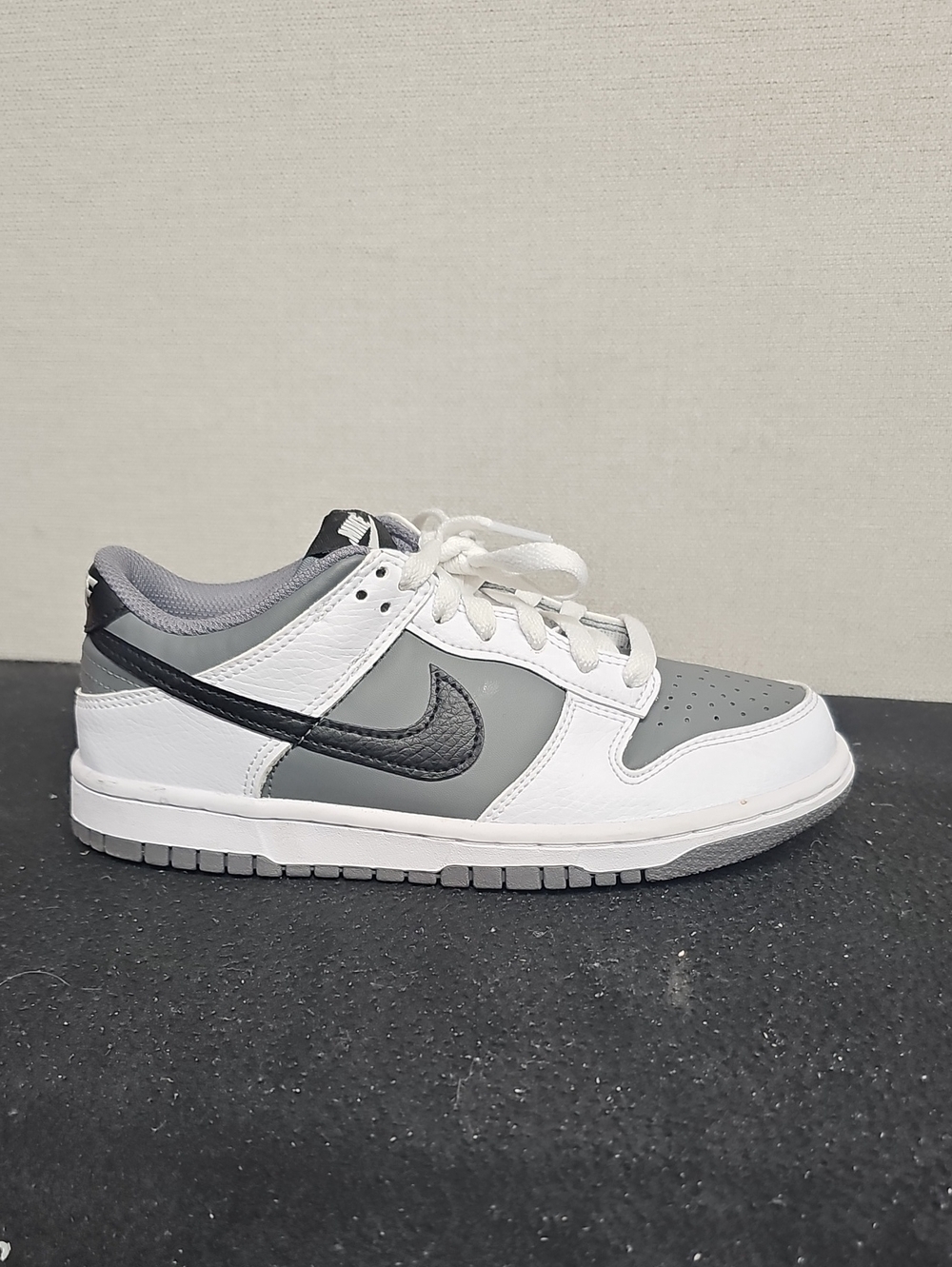 NIKE DUNK LOW SMOKE GREY YOUTH SNEAKERS BFPM-06-086 - Picture 6 of 10